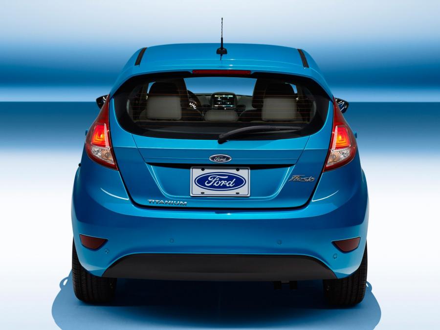  Ford Fiesta Titanium Hatchback 2013 года  (NA) (фото 6 из 28)